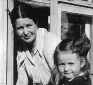 1951-Irena-Sendler-and-daughter-Janka__FocusFillWyIwLjAyIiwiLTAuNDAiLDEyMDAsNzIwXQ